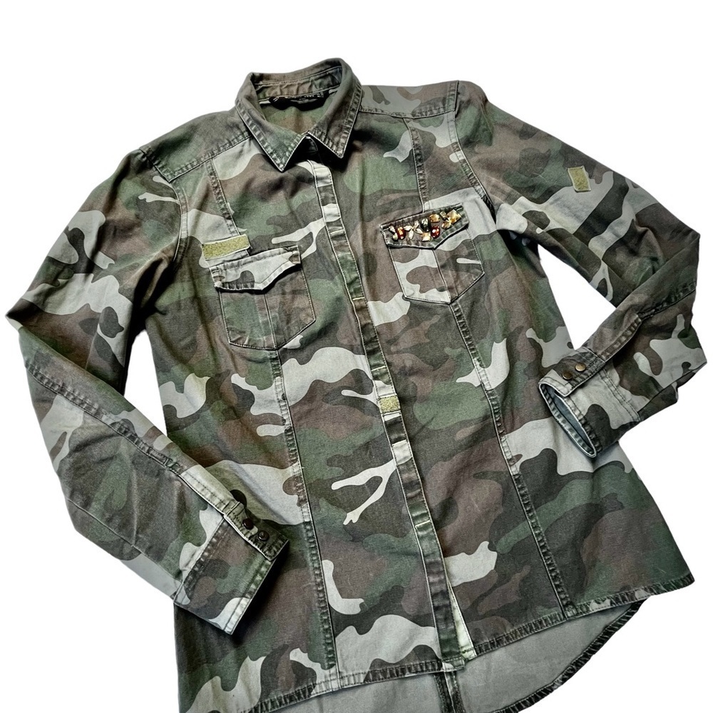 Zara Trafulac Camo• Button down shirt •Jacket• Size XS